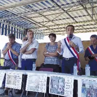 Les élus locaux, dont Arnaud Viala, député de la 3e circonscription de l’Aveyron, Jean-Claude Luche, sénateur de l’Aveyron, Sophie Pantel, présidente