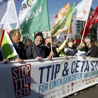 Au mois d’octobre dernier, des manifestations ont eu lieu partout en Europe contre le traité de libre-échange, dont l’agriculture européenne ne sort p