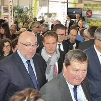 Le ministre de l’Agriculture a échangé avec les responsables de la race salers.