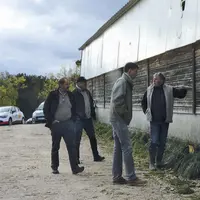 En vieillissant le bardage bois grise « mais ne change pas à cœur », indique Jean-Charles Commandré, responsable du service bâtiment à la chambre d’ag