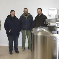 Les associés du Gaec des Gorges de l’Allier dans leur atelier de transformation.