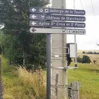 Cet été, dix chantiers d’installation de panneaux de signalétique locale se sont terminés pour dix communes de l’Aubrac, du Cantal, de la Lozère et de