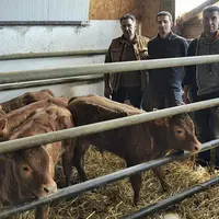 Denis Valette entouré de ses deux bouchers, Florent Salles et Frédéric Tichit.