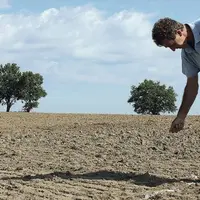 C’est à la main qu’il faut travailler les micro-parcelles.