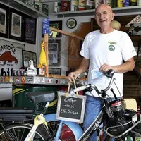 Éric Fédevieille convertit les Solex ainsi que certaines mobylettes et scooters à l'électrique.