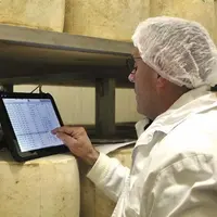 Michel Margot commence par l'évaluation des fromages les plus doux (jeunes) et terminent par les plus affirmés (salers).