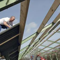 Dans le secteur agricole, les chutes de hauteur représentent 4 000 accidents du travail par an avec des conséquences plus ou moins graves. 40 % des ac