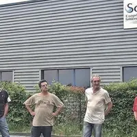 Dans l’Aveyron, un groupe de producteurs de lait de vache s’est réuni mardi 13 juin, devant le site de Sodiaal Union à Manhac. Le groupe emmené par Mi