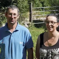 Installés sur la commune de Lanuéjols, ce couple d'éleveur a trouvé dans l'élevage bovin un point de stabilité pour faire face aux aléas de la vie et