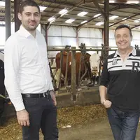Alexis Scarlat, responsable développement chez Gestel (à gauche) et Jacky Baudot, technicien responsable en région Auvergne-Rhône-Alpes.