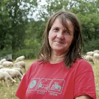 Sur la commune de Chadenet cette éleveuse ovine a dédié sa vie à son troupeau, à défendre et promouvoir son travail. Les terres de Chapieu, bien que l