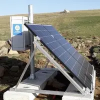 L’alimentation de points d’abreuvement d’eau grâce à une pompe solaire constitue une réelle alternative quand le gravitaire est impossible.
