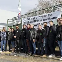 Durant trois jours et deux nuits, du 23 au 25 février, les syndicats FRSEA et JA Aura ont bloqué la plateforme logistique de Carrefour à Saint-Vulbas