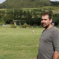 Deux ans après son installation, cet agriculteur de 32 ans participe pour la première fois au concours Qualiviande, en présentant un lot (brebis et ag