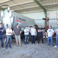 Des discussions riches entre agriculteurs utilisateurs de matériels en Cuma.