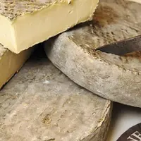 Intégrer les bienfaits pour la santé des fromages au lait cru en parallèle des recommandations sanitaires sur ces produits : l’ambition croisée du Cna