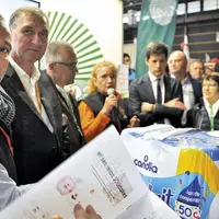 Grégory Chardon ici au premier plan aux côtés du président de la FRSEA Auvergne-Rhône-Alpes, Michel Joux, lors du lancement officiel de Solaal Auvergn