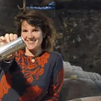 Anne-Victoire Monrozier, viticultrice avec son père au château des Moriers à Fleurie (Rhône), va proposer sa cuvée fleurie Ô Joie en canette, un condi