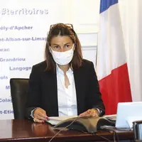 La préfète, Valérie Hatsch, en conférence de presse vendredi 9 septembre pour donner les résultats des analyses des bovins du mont Lozère.