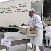 Chef cuisinier du collège des trois vallées de Florac, Frédéric Martinez a reçu, mardi 15 octobre, une livraison de 150 kg de viande bovine issue de l