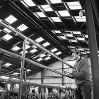 Alexandre Riocourt peut, depuis son smartphone, commander les lumières de son bâtiment et la caméra de surveillance.
