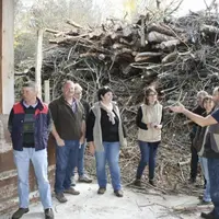 Ce bois tiré de l’exploitation permet de produire la consommation annuelle pour le chauffage et même davantage pour la revente.
