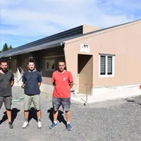 Les 3 associés ont reçu leur premier lot de pondeuses au mois d’avril. De gauche à droite : Quentin Flotte, Alexis Aussoleil et Emmanuel Lissajoux