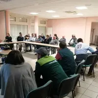 À Ussel, les éleveurs intéressés sont venus écouter la présentation de la FDSEA 19. Au fil des diapos, les échanges sont nombreux sur un sujet créant