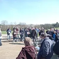 Les participants attentifs aux explications des membres de la Scea des Essarts.