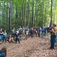 Une réunion du CRPF sur le terrain, dans une forêt du Cantal