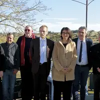 Les acteurs du projet d'eau sur le causse Méjean réunis pour une signature.
