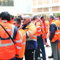 Salariés du Départment en veste orange fluo