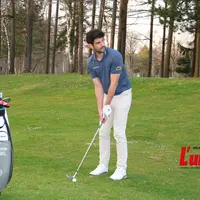 Joeur golf à l'entraînement