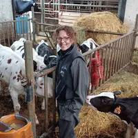 De par son expérience professionnelle passée, Céline Julien se charge de l'insémination sur le Gaec.