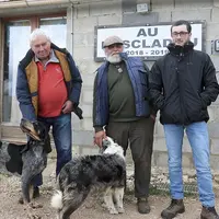 La société de chasse de Hyelzas représentée par trois de ses membres.
