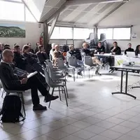 Les adhérents de la FDCuma Lozère sont rassemblés dans une salle.