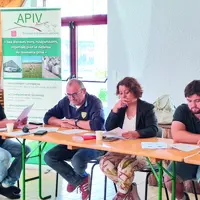 A la tribune, Christian Pantel directeur, Thierry Cubizolles vice-président, Véronique Roux trésorière et Lucas Bayard Président.