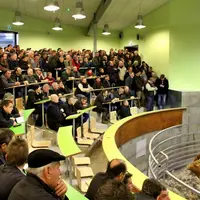 Vente aux enchères au marché au cadran de Mauriac, dans le Cantal.