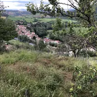 La Côte du bois, qui surplombe le village de Lavoûte-Chilhac, sera bientôt plantée en vigne.