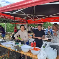 Plus de 3 heures de travail non stop pour composer et vendre 200 burgers.