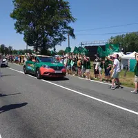 Ola pour un véhicule de la FNSEA sur le Tour de France 2023.