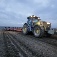 Un tracteur en utilisation
