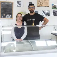 Clémence Mouret et Fabien Deltour dans leur nouveau magasin