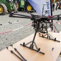 Un drone utilisé pour nettoyer les toitures