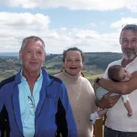 Gilles Richard, le chef du restaurant, Manon Richard, Raynald Leroux et leur fils Aslan.