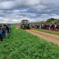 Deux systèmes de freinage ont été mis à l'épreuve : les double ligne hydraulique et pneumatique sur des ensembles "tracteurs-remorques" de même poids