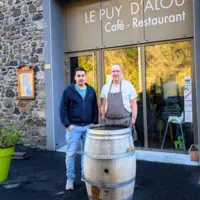 brayan et christophe vasquez les gérants du café-restaurant le puy d'alou dans le puy de dôme