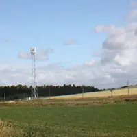 Paysages des antennes relais, installations électriques et éoliennes.