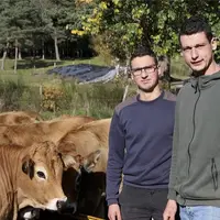 Bastien Nemeth, à droite, accompagné d’Hugo, l’un de ses deux frères.