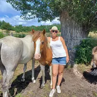 Françoise Gentes avec ses chevaux.